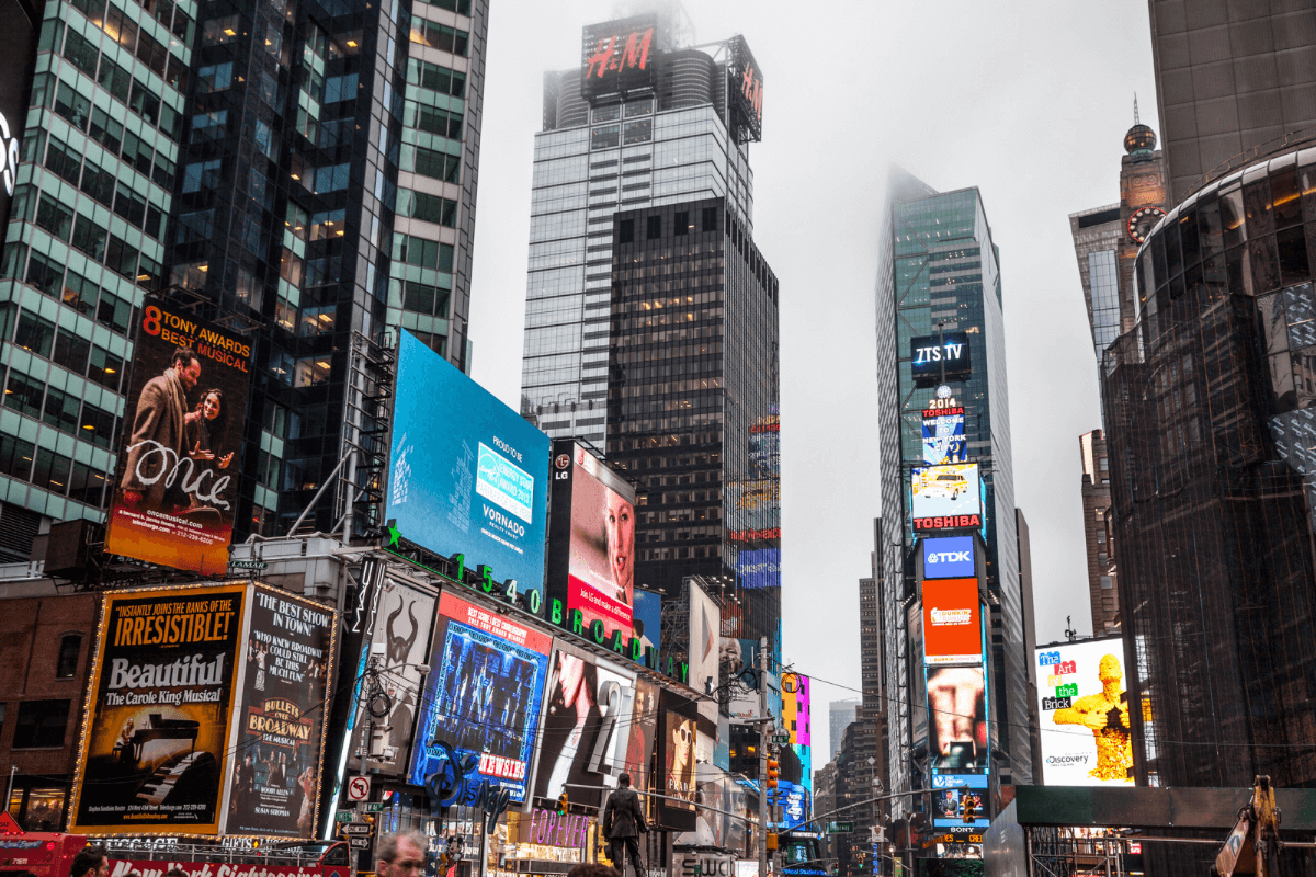 Key Benefits of Installing Commercial Signs
